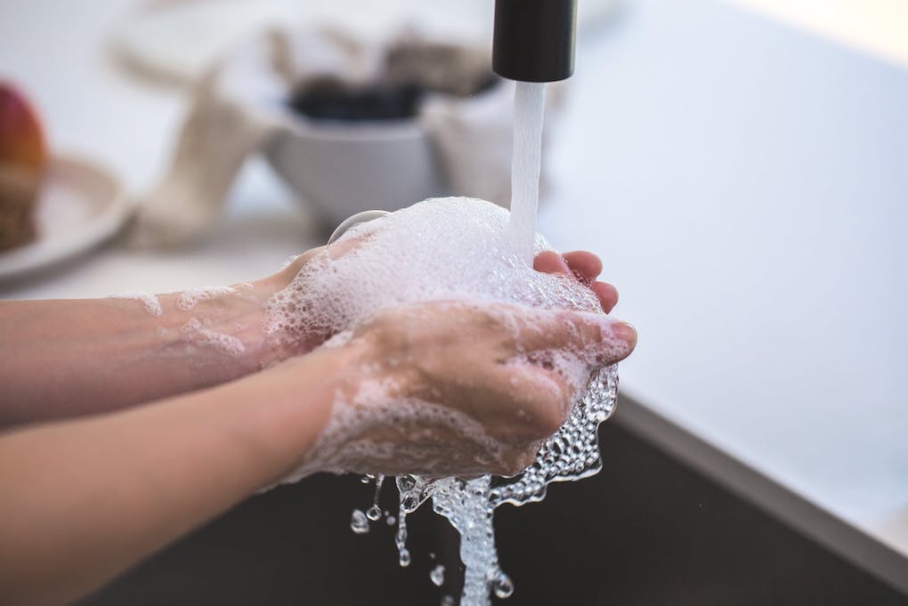 How to clean a watch